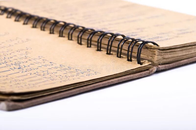 Тетрадь с руками фото. Поэзия черно белое. Поэзия картинки. Старая тетрадь со стихами. Старинная тетрадка.