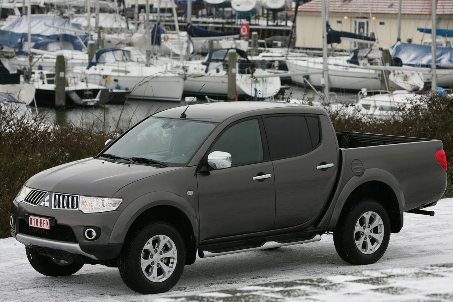 Mitsubishi l200 2.4. Пикап Митсубиси л200. Мицубиси l200 2.5. Mitsubishi l200 пикап белый 2011.