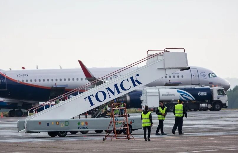 Аэропорт Томск Аэрофлот. Аэропорт Томск самолеты. Самолет Томск Москва. Томск из самолета. Самолет москва томск дешево