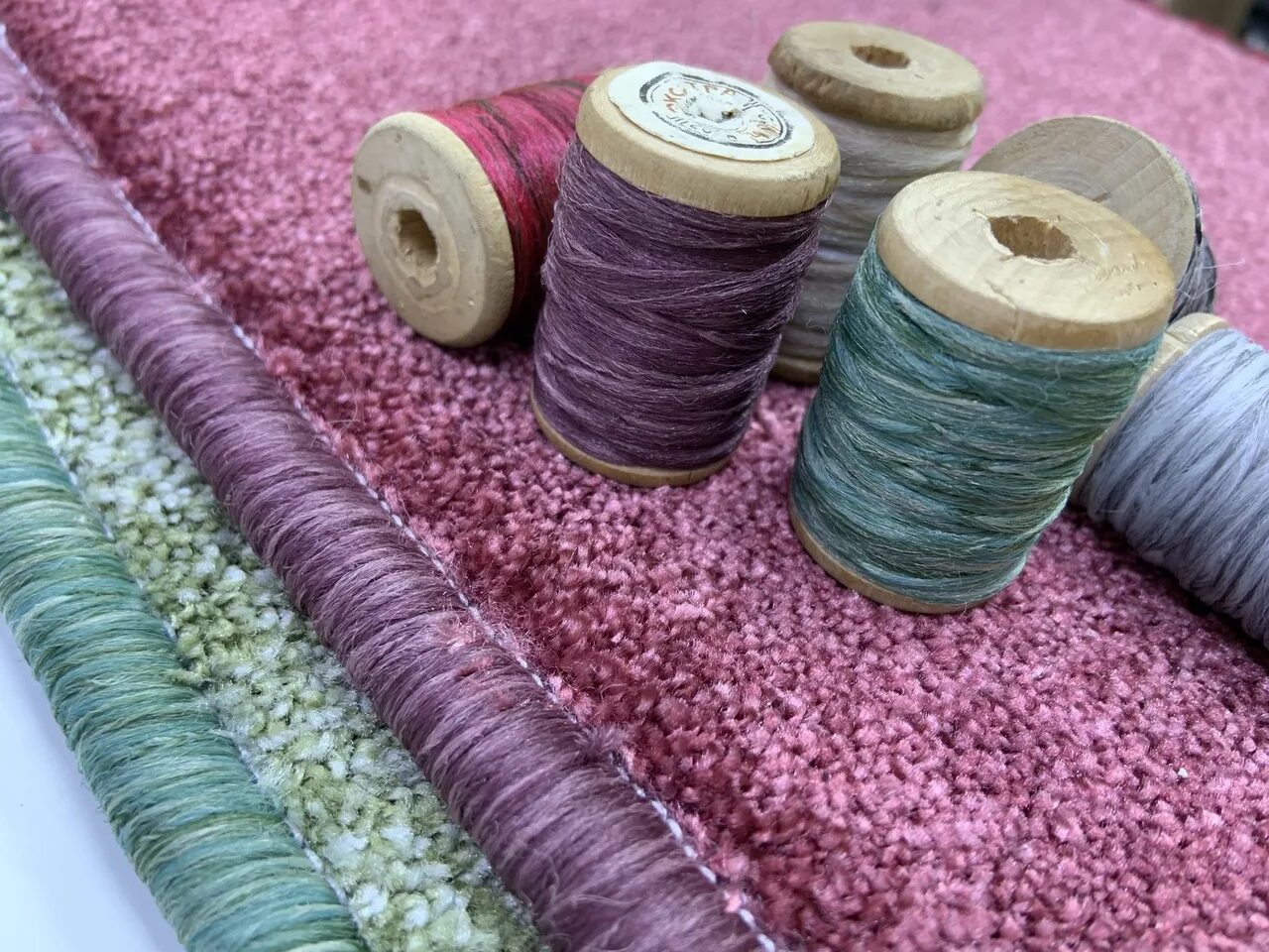 Оверлок ковролина. Обработан оверлоком. Шов 4 ниточного оверлока. Оверлок для обметки шевронов a-3u aurora. Обработан оверлоком.