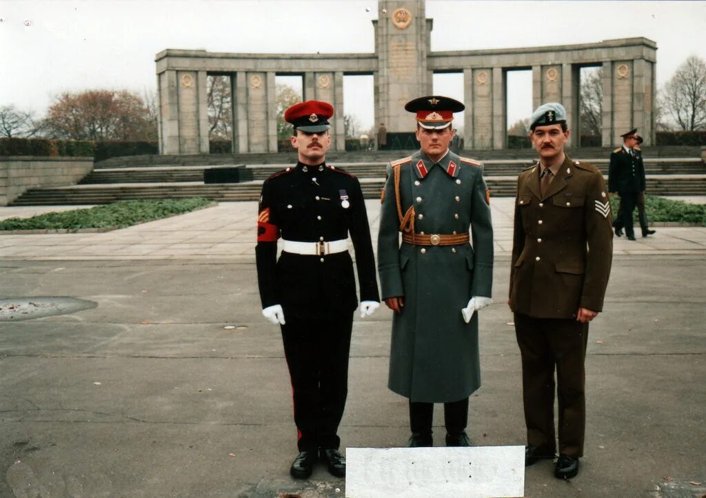 Вывод войск ссср из германии. ЗГВ Германия Берлинская бригада. Берлин Карлсхорст Берлинская бригада. Вывод ЗГВ из Германии. Берлинская бригада ЗГВ 89-91.