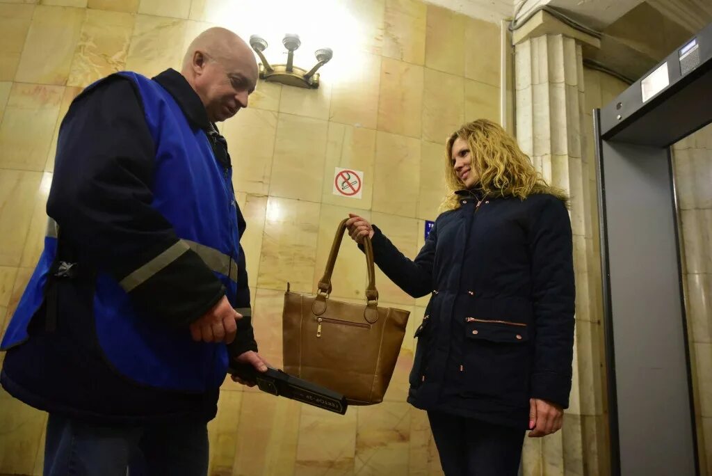 Инспектор безопасности в метрополитене. Инспектор службы безопасности московский метрополитен. Вакансия инспектор метро. Служба транспортной безопасности метрополитена спб. Служба безопасности метрополитена.