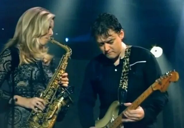 Дэйв Стюарт и Кэнди Далфер. Candy Dulfer & David a. Stewart. Синди Далфер и Дейв Стюарт. Кэнди Далфер и Дейв Стюарт фото. Стюарт и далфер саксофон и гитара