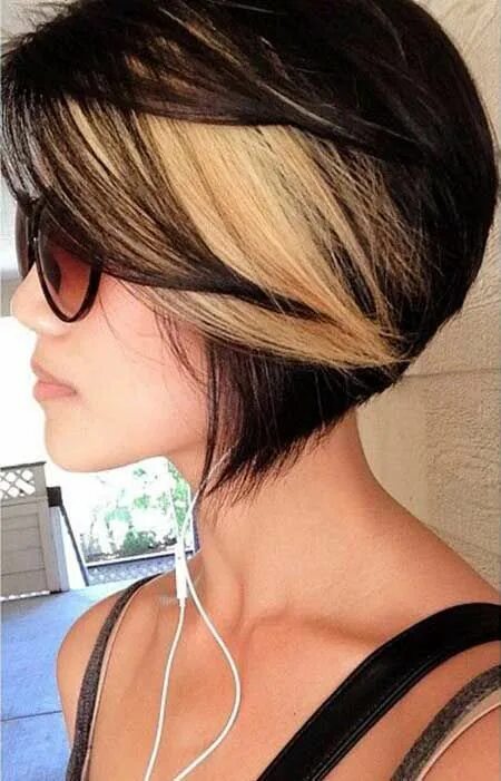 Pin by Mirta Miño on New look. Hair streaks, Short hair color, Bold hair color