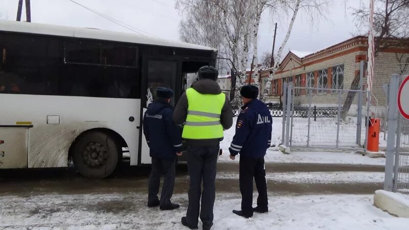 Автобус екатеринбург. Автобус 679 екатеринбург красноуфимск. Автобус 679 екатеринбург красноуфимск. Автовокзал асбест. Озерск екатеринбург автобус.