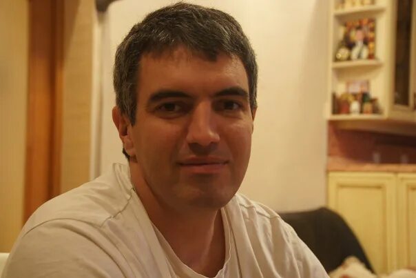 Демис саввиди ростов на дону. Демис карибидис фото. Демис ростов. Резидент камеди клаб демис карибидис. Демис ростов.