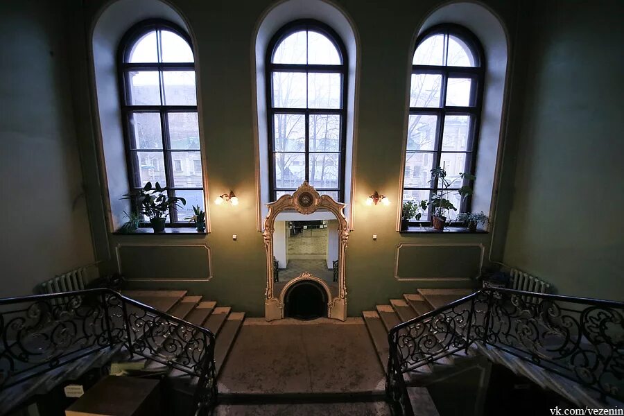 Особняк княгини голицыной в спб. Дом княгини голицыной дом пиковой дамы на малой морской. Петербург пиковой дамы. Пиковая дама пушкин иллюстрации. Дом ивана ивановича дернова.