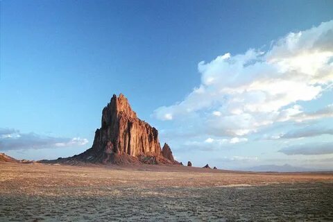 Скала в пустыне
