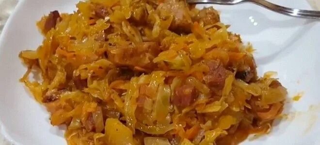 Как приготовить бигус из квашеной капусты. Бигус. Бигус свежая и квашеная капуста. Бигус из свежей капусты. Жареная квашеная капуста.