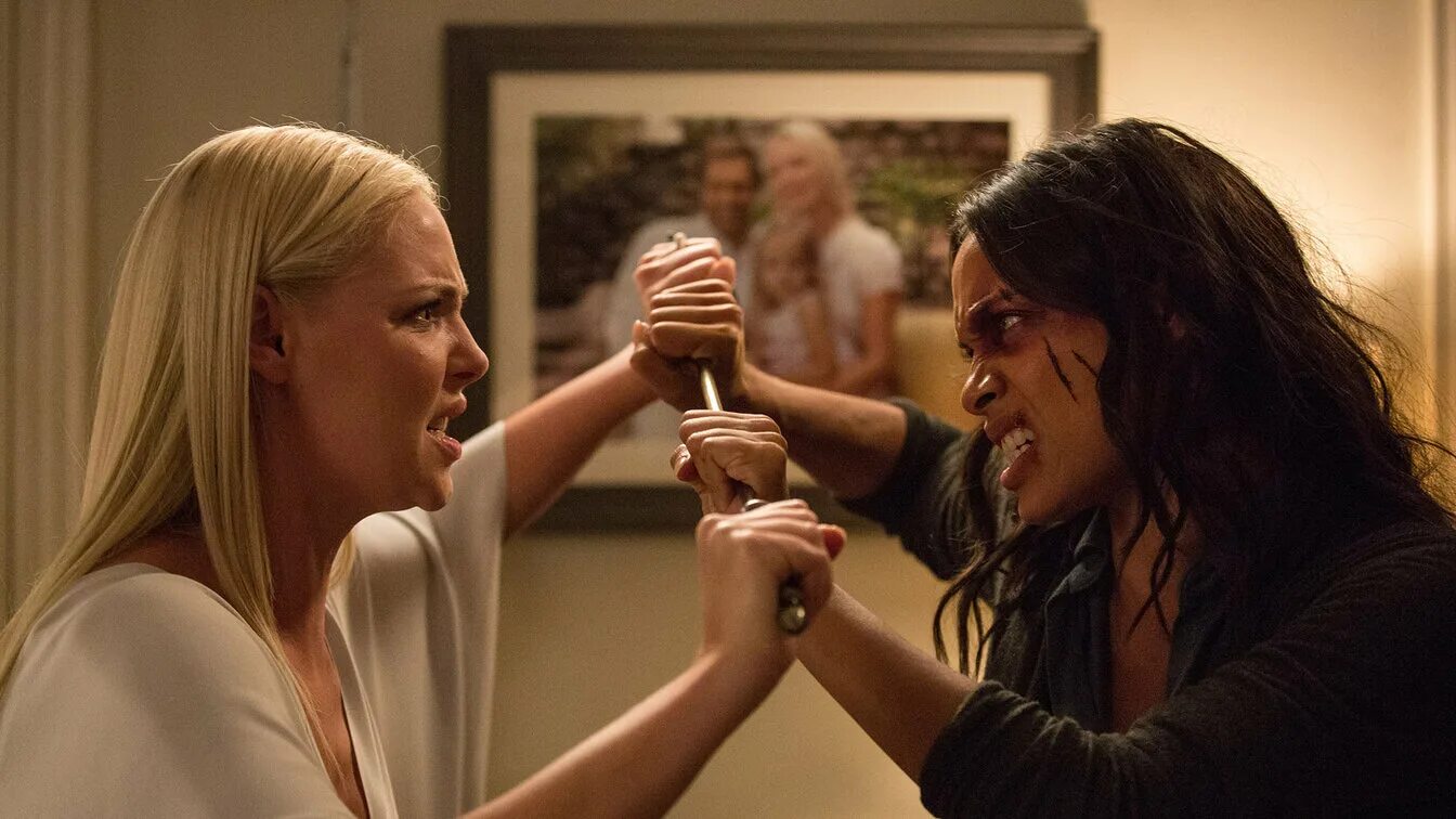 Ужасы лучшая подружка. Сериалы для ночевки с подругой. Бриана эвиган крик в общаге. Фильм пустошь сша 2017. Джинджер и роза фильм.