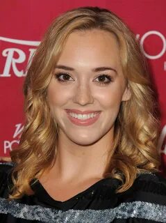 Picture of Andrea Bowen.