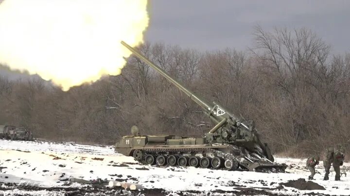 203 мм пушка малка. Стрельба малка. Стрельба малка. 2с7м малка на украине. Сау 2с7м «малка».