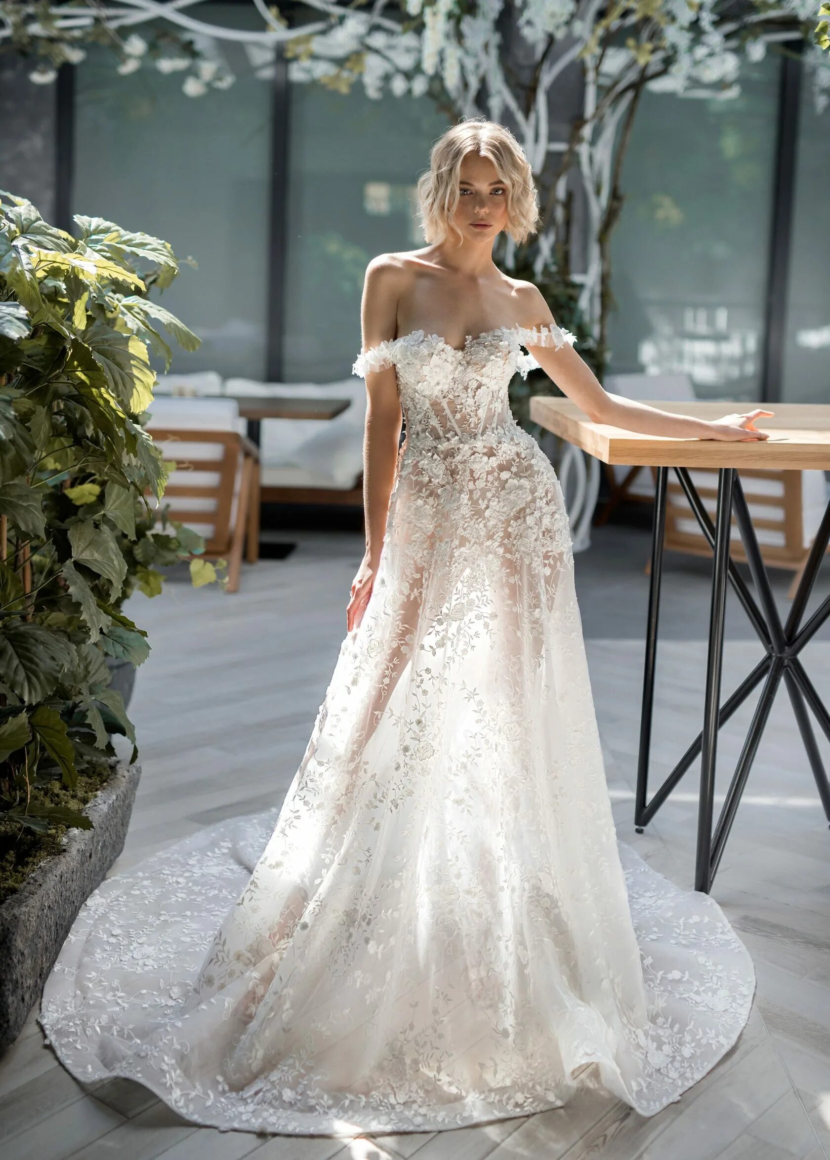 Прозрачное свадебное платье. Свадебные платья 2023-2024. Прозрачное свадебное платье. Paolo sebastian свадебное платье. Невесты в прозрачных платьях.