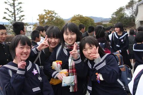 大 熊 中 学 校 卒 業 式(2011 年 3 月 11 日 撮 影) .