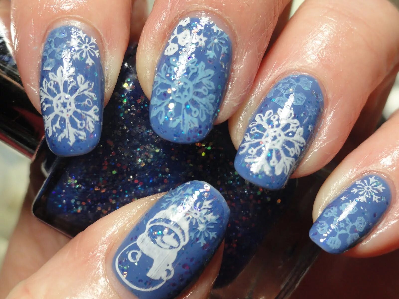нарощенные ногти новогодние. ногти на новый год. маникюр на новый год снеговик. идеи для новогоднего маникюра и грима. новогодний маникюр гель лаком с шампанским.
