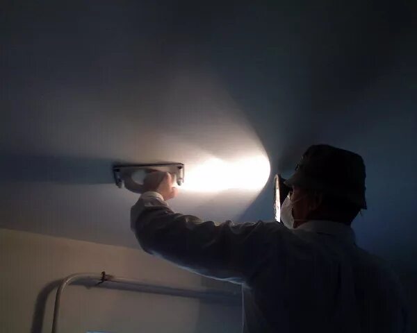 Лампа бокового света festool stl 450. Шпаклевка под лампу. Шпаклевка под лампу. Проявочная лампа маляра. Фестул лампа маляра.