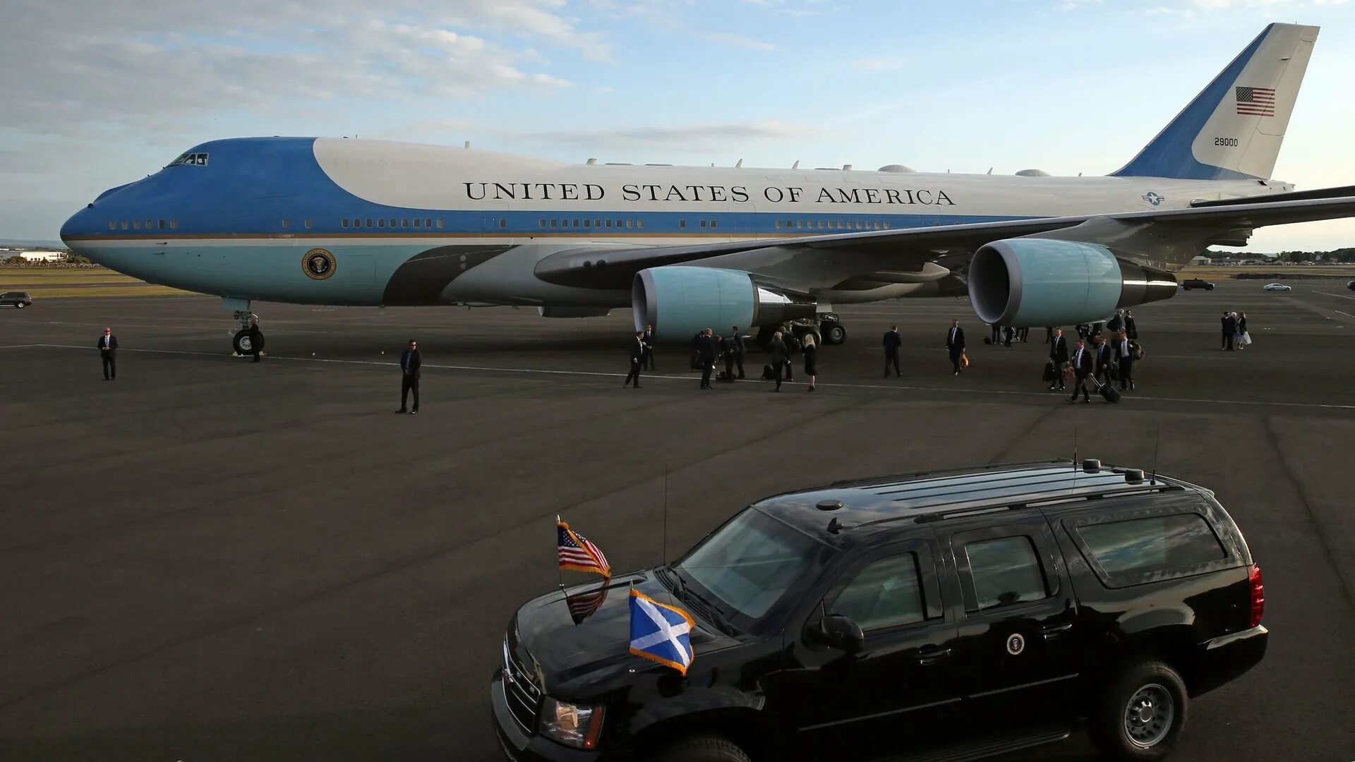 Самолет президента США Air Force one. Ил-96 президентский борт. Борт номер 1 президента России. Самолёт президента США a320.