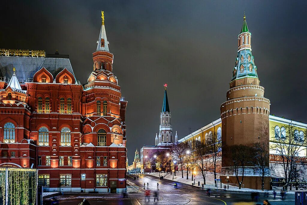 Улица кремль 6. Московский кремль moscow kremlin. Боровицкая улица в кремле. Вид кремля с набережной москвы реки. Подсветка кремля москва.