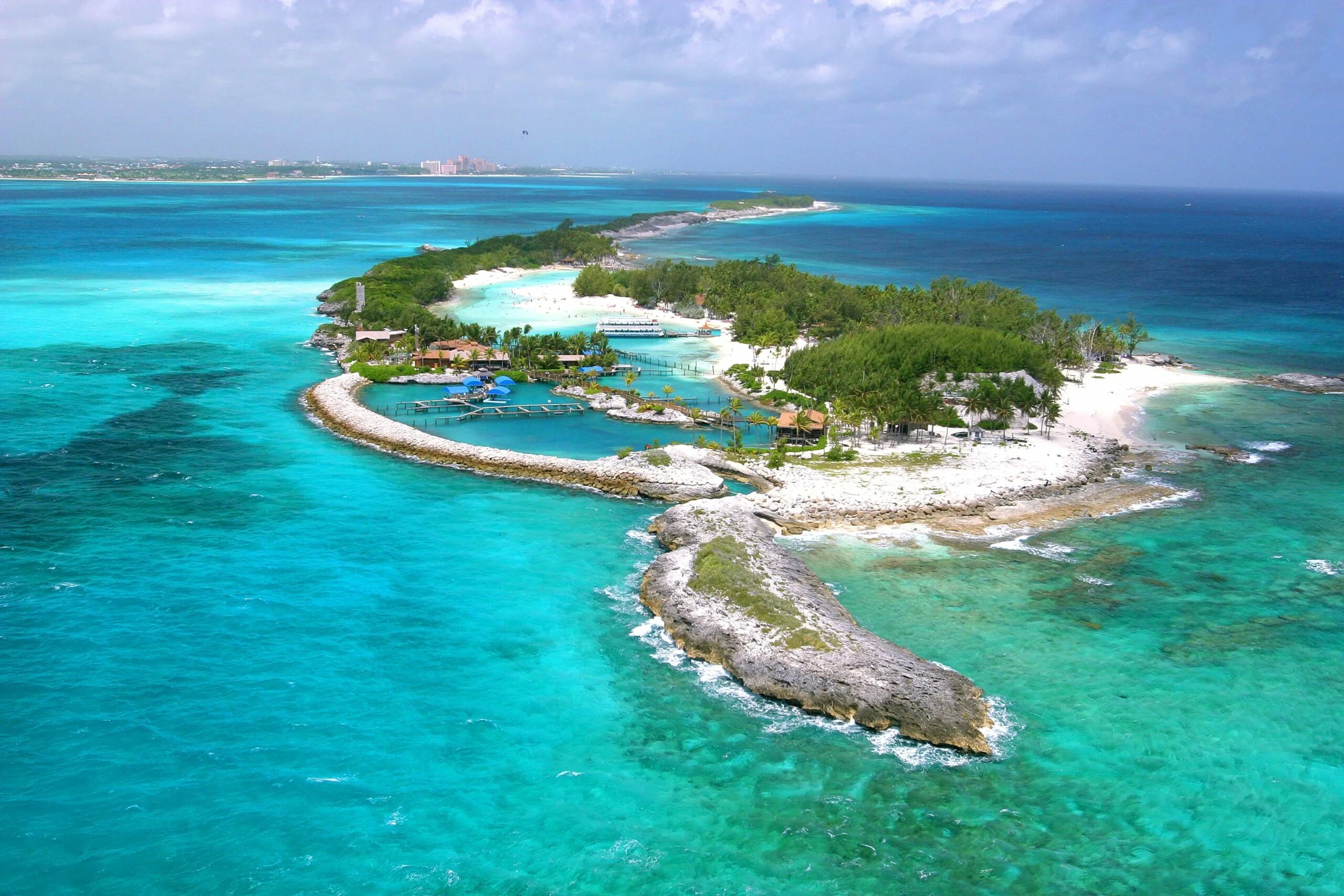 Известные страны на островах. Голубая Лагуна остров Нассау. Багамы остров Нассау. Голубая Лагуна на Багамских островах. Андрос (остров, Багамы).
