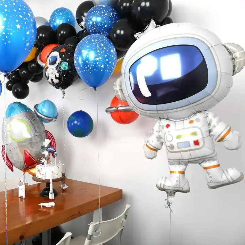 Украшение шарами в стиле космос. Украшение воздушными шарами тема космос. Шарики в космическом стиле. Космонавт с шариками.