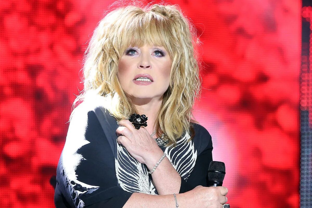 Пугачева фото. Пугачеву а б. Пугачева макаревич гребенщиков. Алла пугачева 1949. Пугачева 2022.