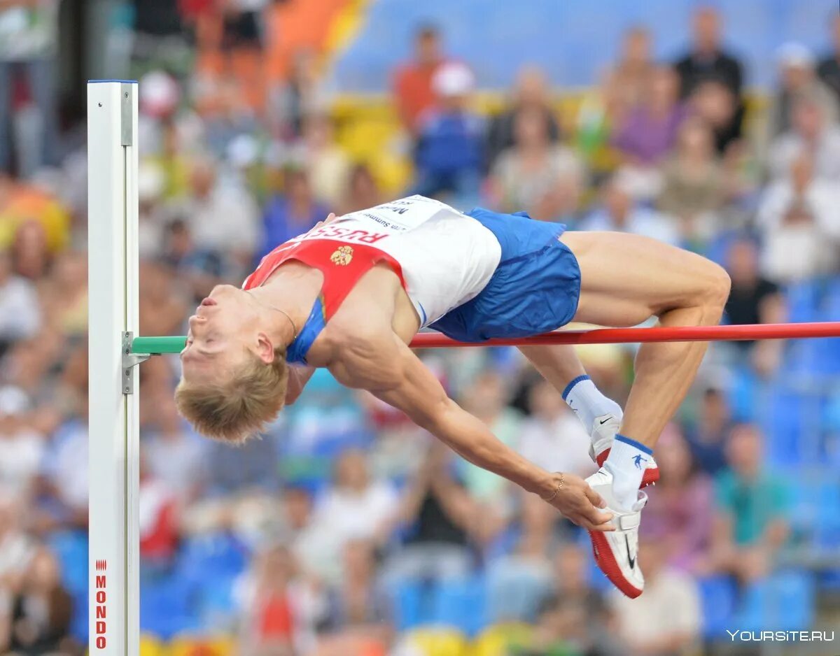 Спортсмен выступающий с шестом