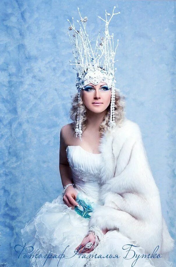 Снеңная королева. Снежная королева костюм. Корона снежная королева. Образ снежной королевы для фотосессии. Лицо снежной королевы.