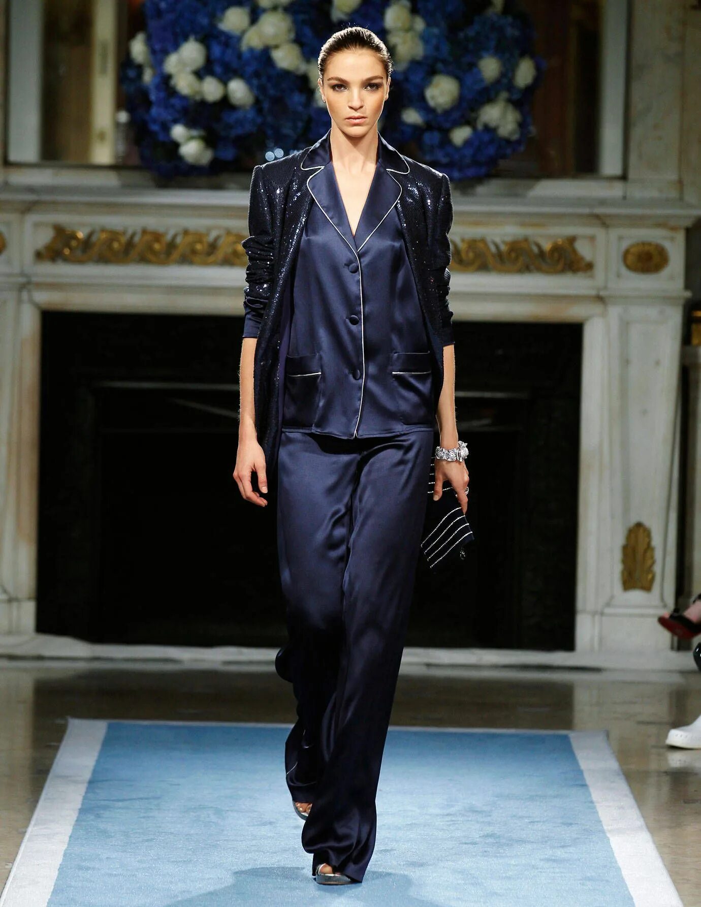 Пижамные костюмы Кристиан диор. Salvatore Ferragamo Resort 2012. Пижамный стиль Версаче. Валентино пижамный стиль