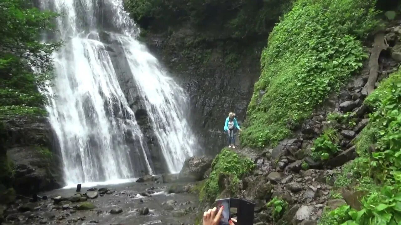 Ютубе абхазия. Дорога на озеро рица абхазия. Озеро рица. Водопад магринский. Река бзыпта абхазия голубое озеро.