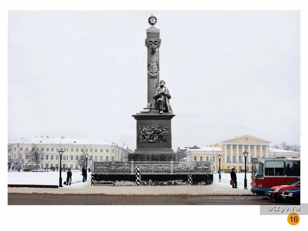 Памятник Ивану Сусанину - в память о легендарном подвиге костромского крестьянин