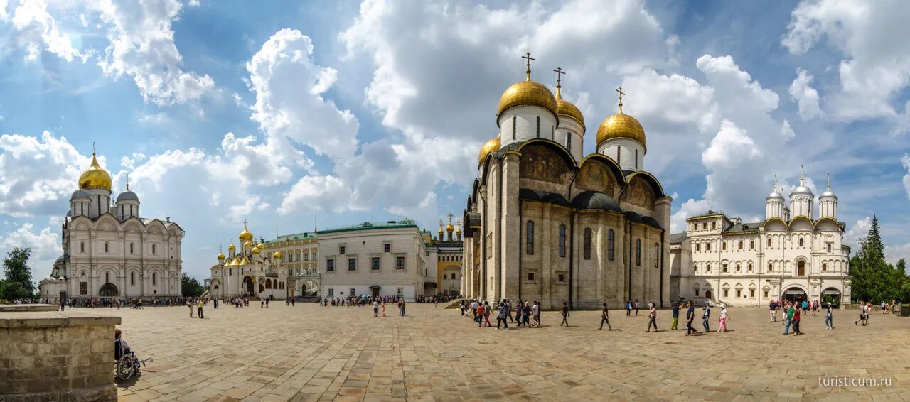 Церковь на соборной площади