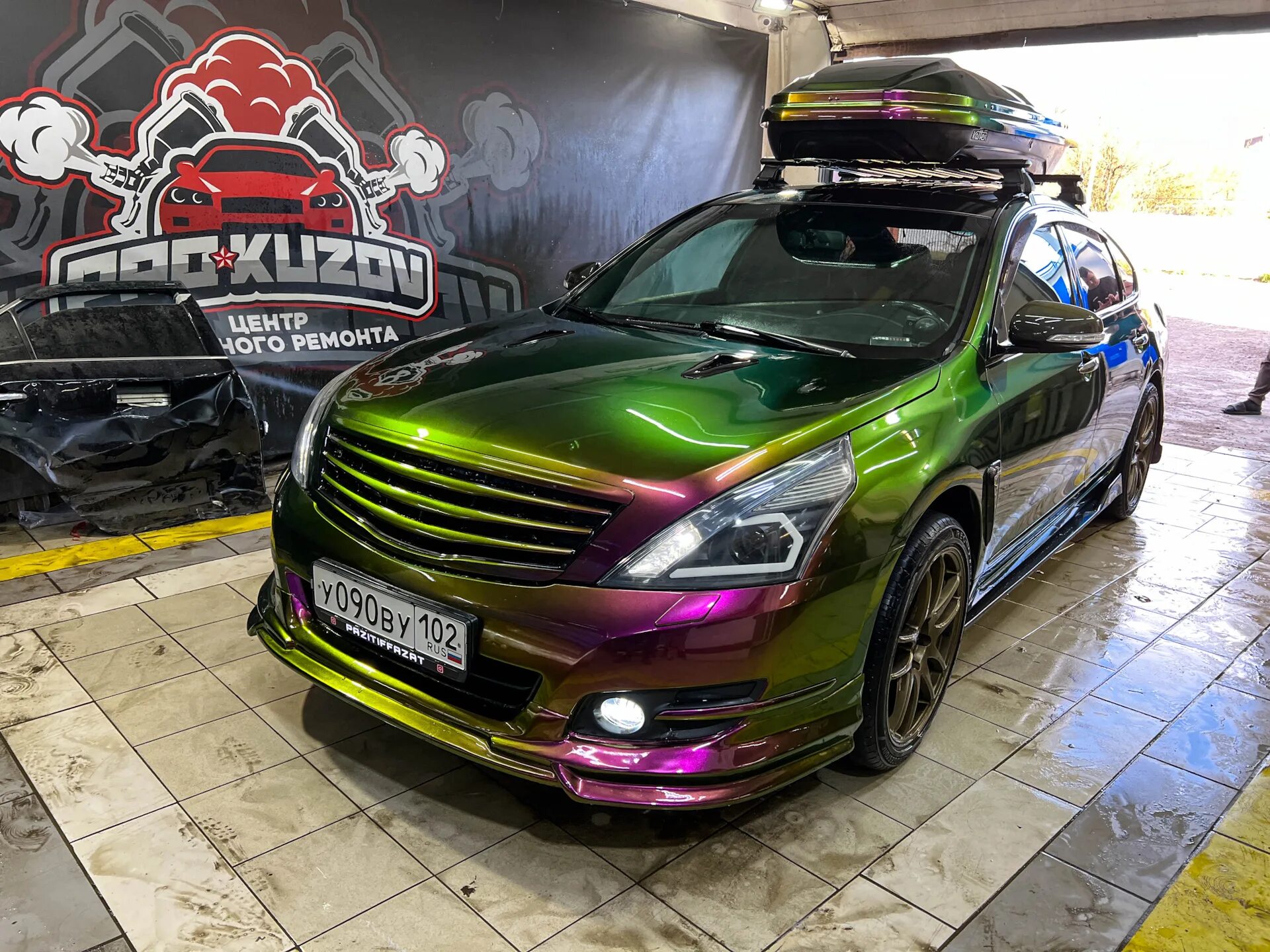 Супер хамелеон. Teana j32 Tuning в Японии. Виниловая пленка на Ниссан Теана j32. Nissan Teana розовая хромированная пленка. Ниссан Теана код цвета авто.