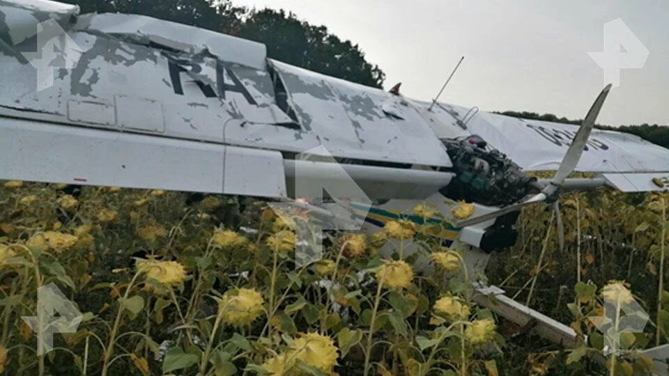 Самолет под каневской. Самолет Ульяновск авиакатастрофа. Разбитый самолет Ульяновск. В Ульяновске упал самолет. Ульяновск падение самолета Баратаевка.