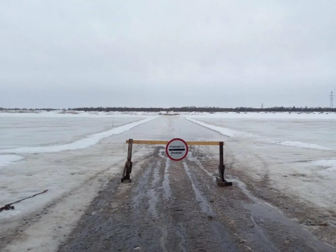 Закрытие дорог в архангельской области 2024 году. Весеннее ограничение на дорогах. Ледовая переправа Залыва Чухчерема. Архангельск весной. Дороги Архангельской области.