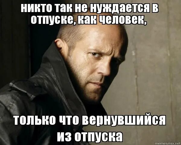ни в чем не нуждающиеся люди. грустные люди на улице. милосердие к ближнему. бездомный кот. милосердие в исламе.