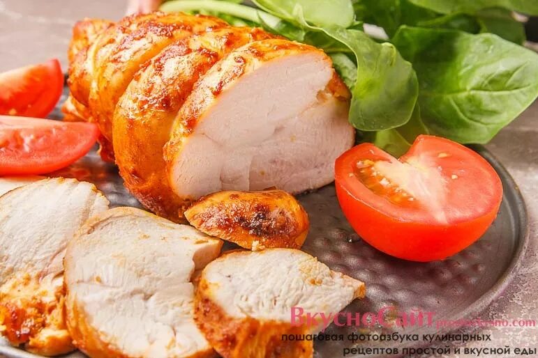 Из куриного филе пасторма. Пасторма куриная. пастрома куриная. пастрома из курицы. пастрома из куриного филе.