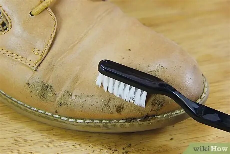 Мыть грязную обувь. Грязная обувь. туфли грязные внутри. muddy shoe cleani. muddy shoe cle.