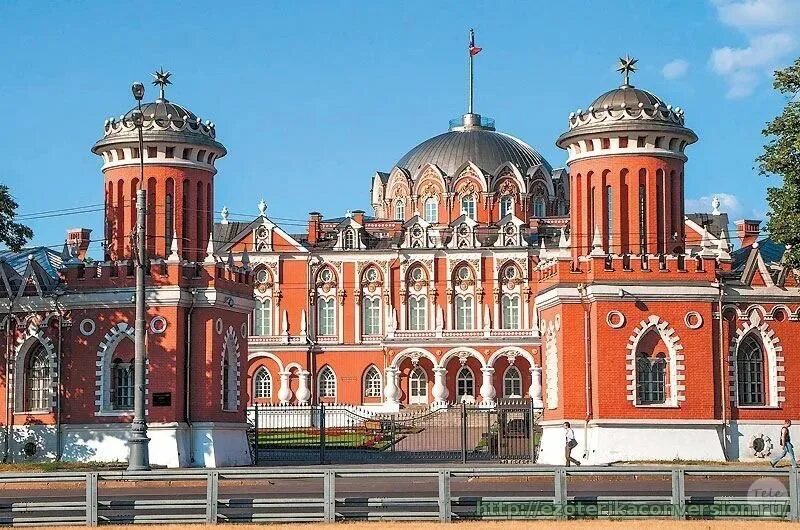 Петровский путевой дворец сайт. Петровский путевой дворец (Архитектор м.ф. Казаков). Петровский путевой дворец на Ленинградском проспекте. Петровский путевой дворец в Москве (1776–1780)..