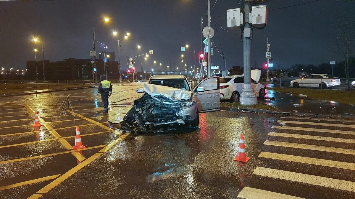 Что случилось с долговым. Авария Москва 22 ноября. Авария в Москве пешеходы зима. Водители на дорогах Москвы. ДТП Москва мобильный репортер.