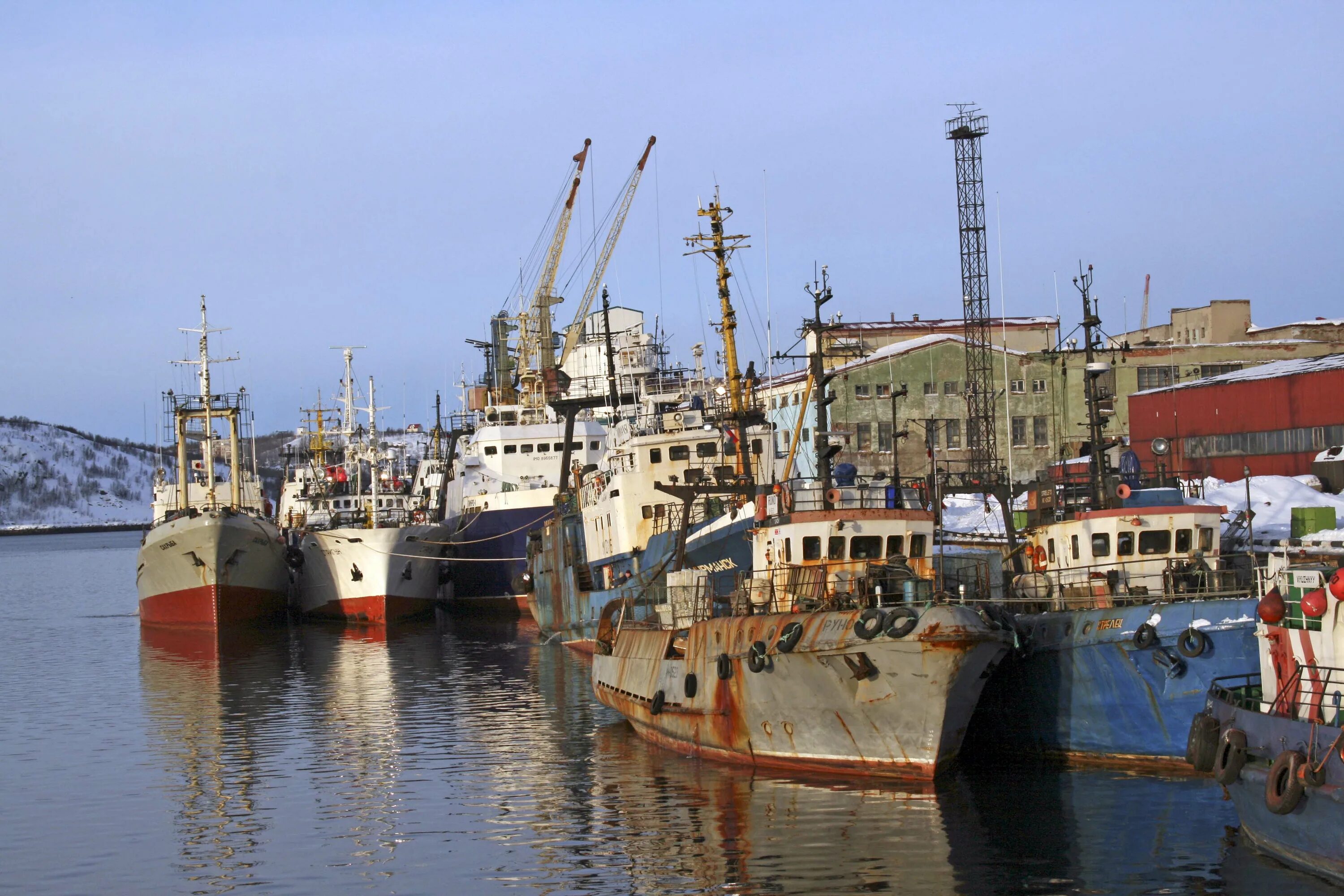 Порт мурманск океан. Морской порт Мурманск. Рыбный порт Мурманск. Марианский морской рыбный порт. Мурманский рыбный порт в 80х.