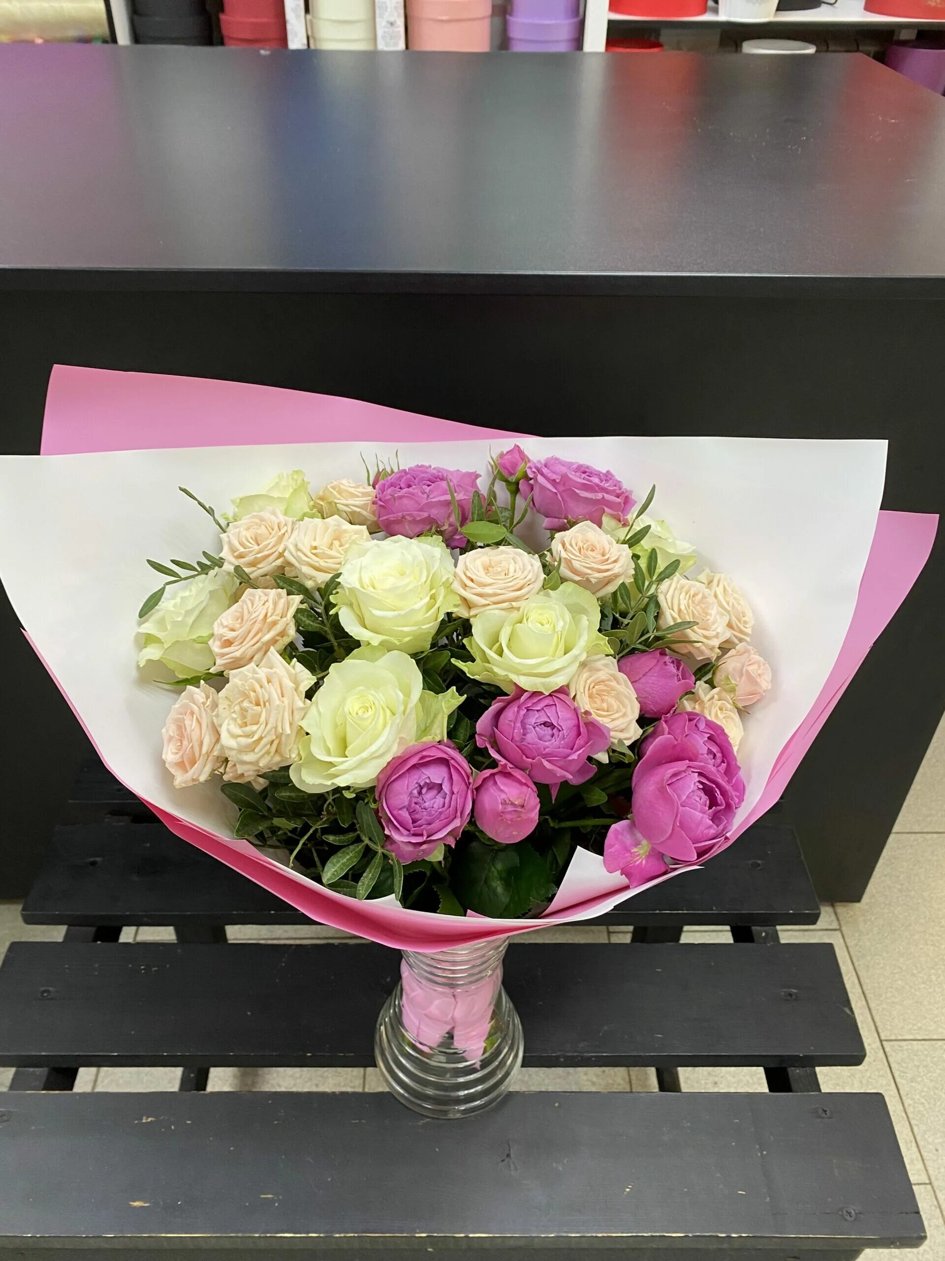 Best flowers грация. Грация цветок. Кустовая ветка цветы букет. Грация цветов. Букет тайное признание.