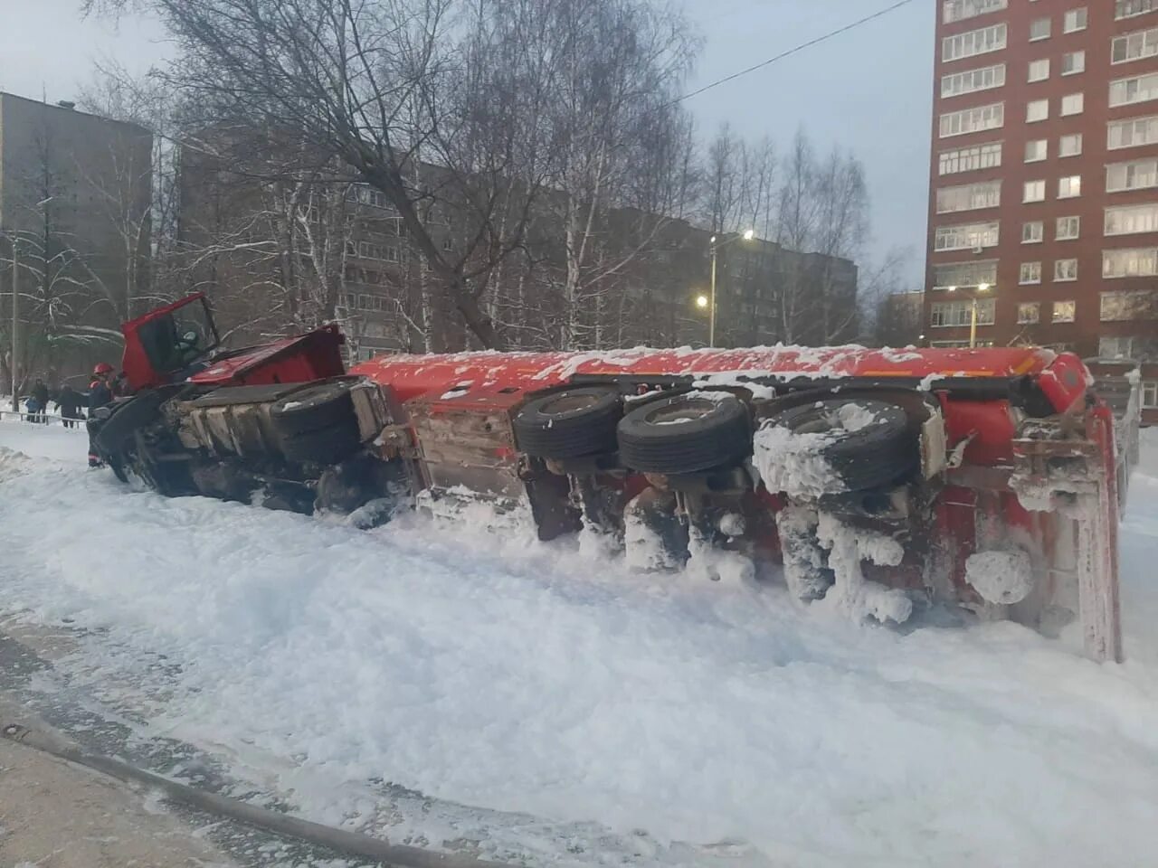 Чп глазов. Чп глазов. Чп глазов. Пожар в глазове вчера. Глазов авария на свободе 2019.