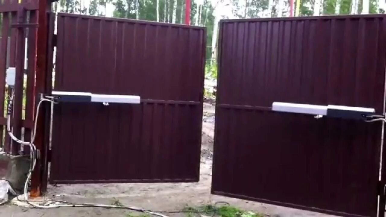 Комплект для автоматизации распашных ворот am-5000kit-n. Распашные ворота наружу. Механизм открывания ворот. Распашные ворота наружу. Распашные ворота на 180 градусов.