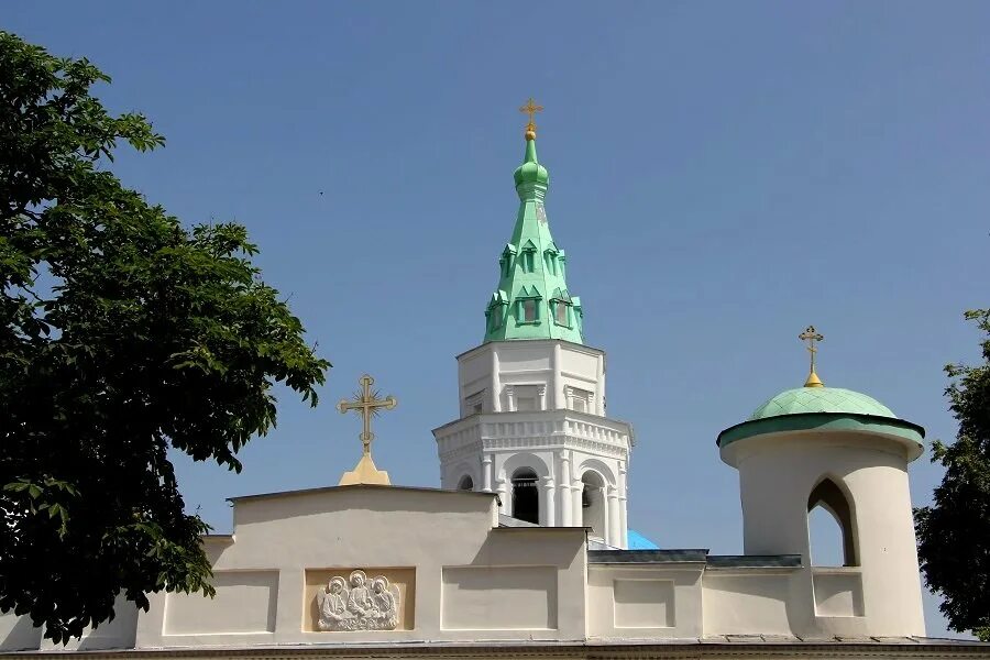 Курский Свято-Троицкий женский монастырь. Троицкий женский монастырь Курск. Троицкий храм Курск Горького. Свято Троицкий женский монастырь Курск колокольня. Свято троицком монастыре курск