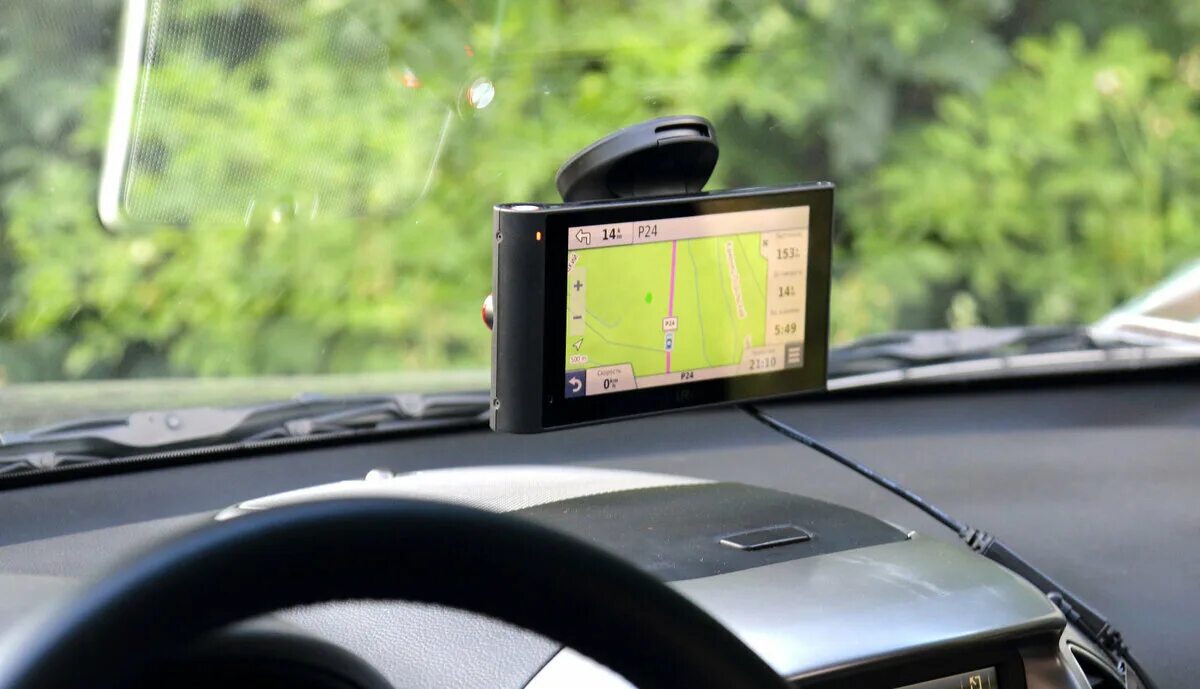 Навигатор для начинающих водителей. Прибор для авто для навигатора. Gps навигатор для машины. Телефон с gps навигатором. Gps навигатор для машины.