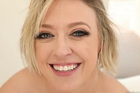 Big-butted MILF Dee Williams exposes her big tits & gets rammed in an I...