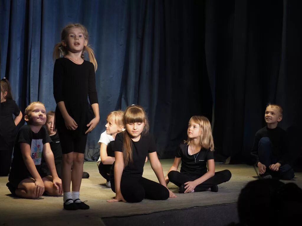 театральная школа табакова. театральная педагогика. что изучают в театральных студиях. актерский тренинг. театральная студия.