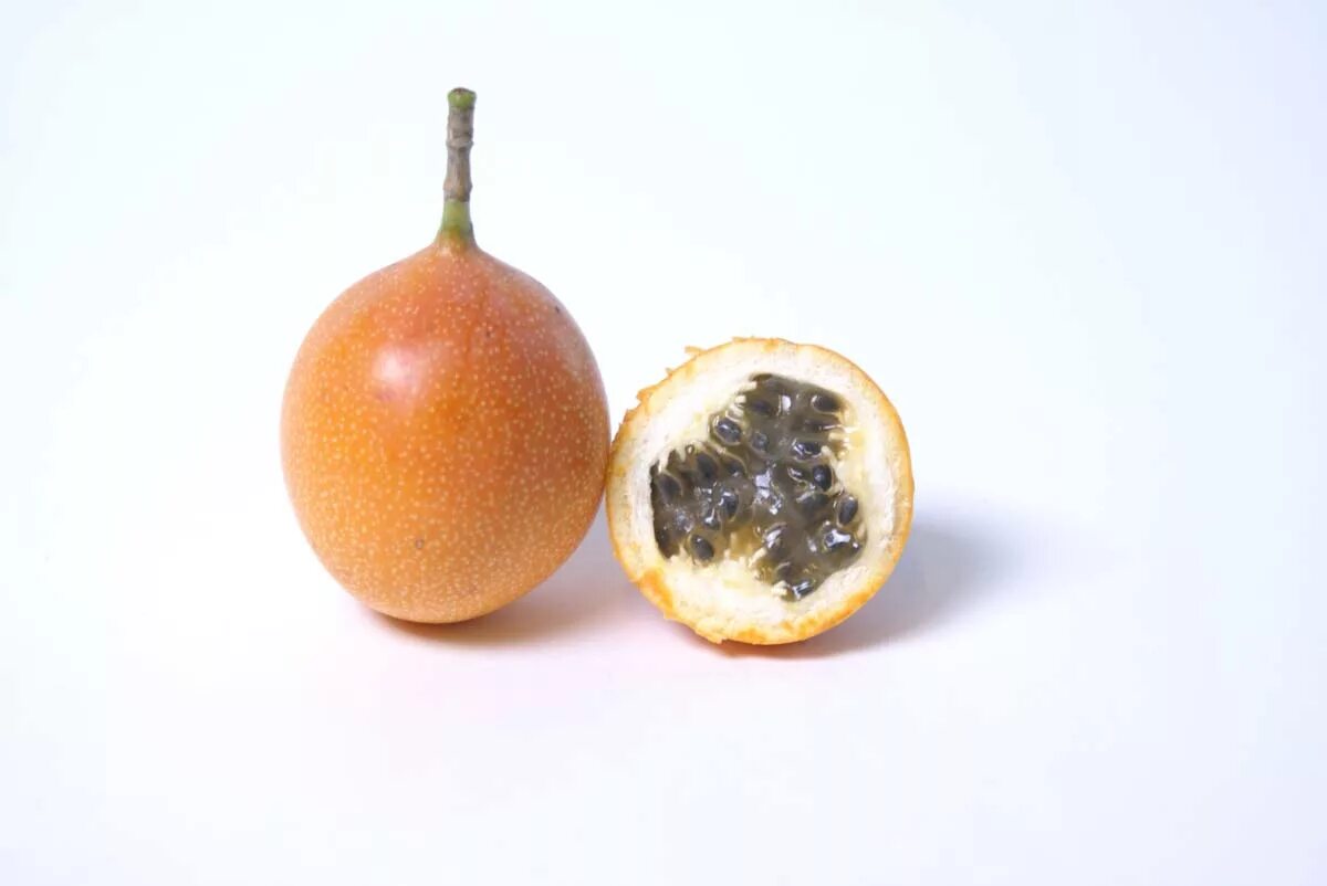 Тропический фрукт гранадилла. Гранадила. Гранадила. Гранадила. Гранадилла гранадилла.