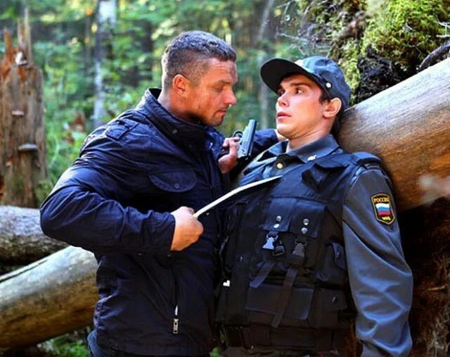 Русский боевик бывший. Наркомовский обоз сериал 2011. Русские боевики. Сергей маховиков в роли лесника. Кремень сериал освобождение 4 серия.