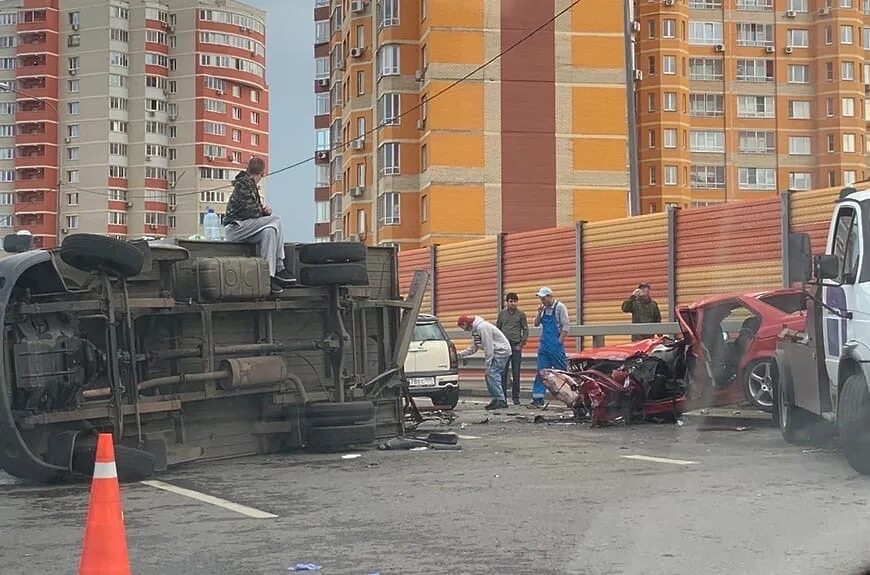 Что творится в красногорске. Авария в Красногорске на Волоколамском шоссе. ДТП на Волоколамском шоссе Красногорск. ДТП Волоколамское шоссе Красногорск. ДТП Волоколамское шоссе.